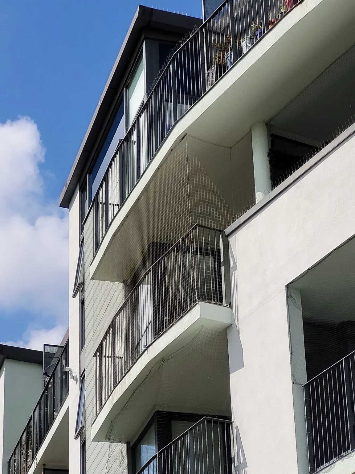 Multi-level balcony netting installation