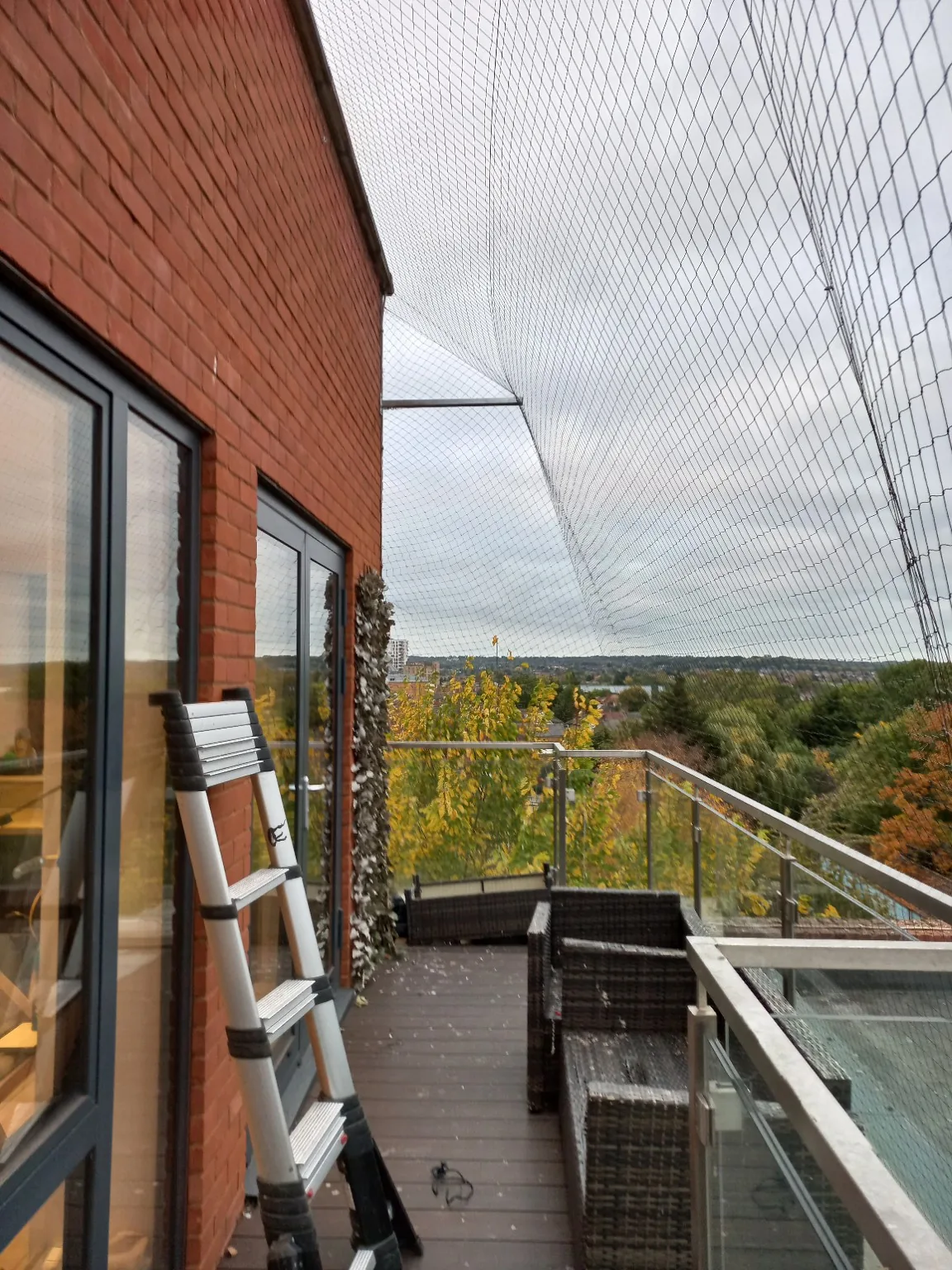 Long balcony netting run
